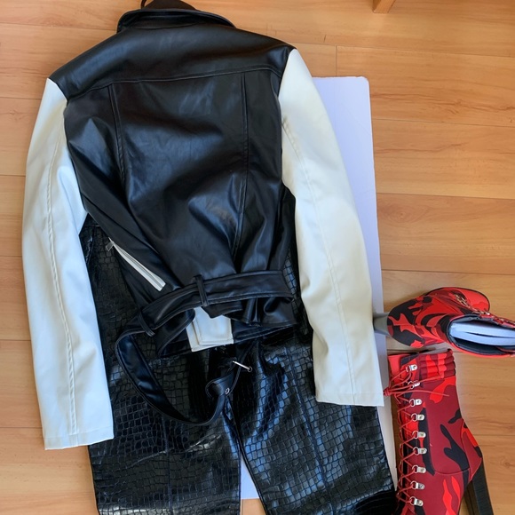 Black and White moto - Picture 2 of 7